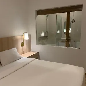 https://the-hita.hotelsseminyak.net